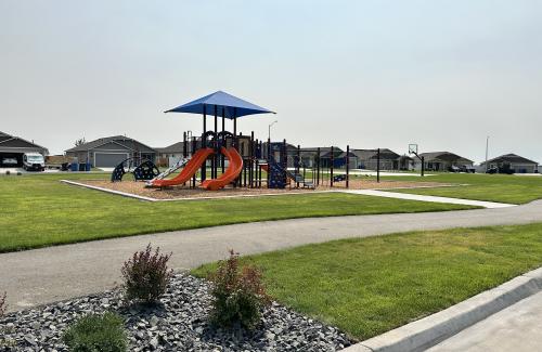 Horizon Park playground and park area.