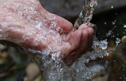 hand with water running on it