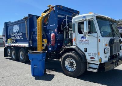Sanitary disposal recycling truck