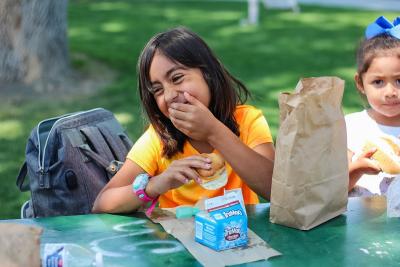 Child enjoys free lunch in Hermiston park